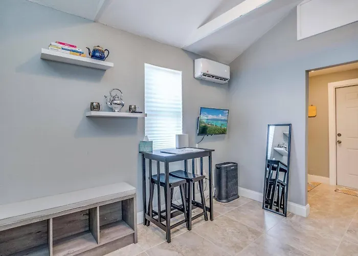Cozy Comfy Studio With Full Sofa Bed And Kitchenette
